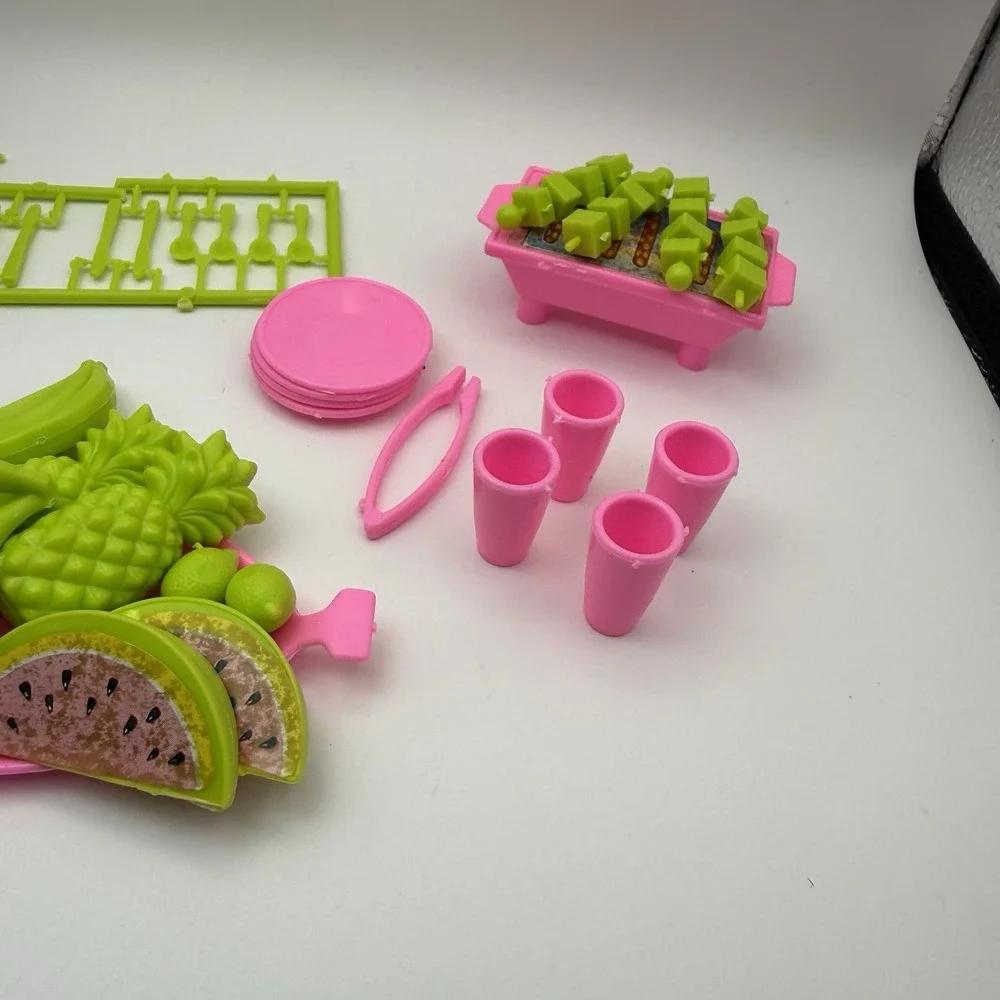 Barbie Hawaiian Ice Party Set Playset Accessories 1990 Pink & Green Fruit +